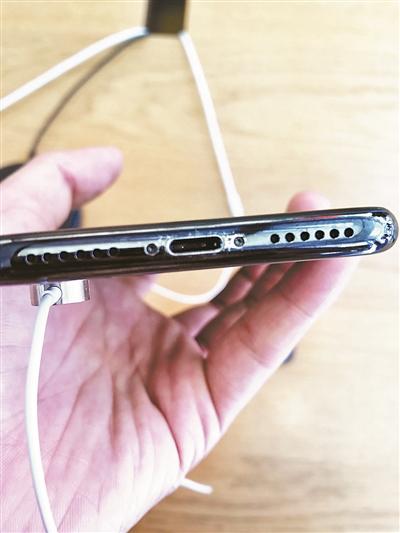 iPhone X掉漆嚴重到沒法直視，但更令人心寒的是蘋果的回應！