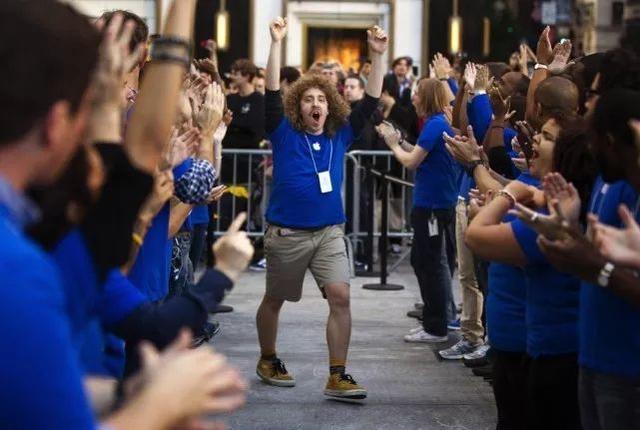 iPhone X掉漆嚴重到沒法直視，但更令人心寒的是蘋果的回應！