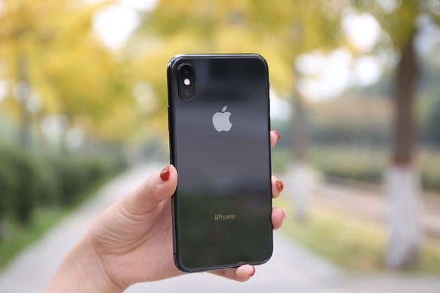 iPhone X掉漆嚴重到沒法直視，但更令人心寒的是蘋果的回應！